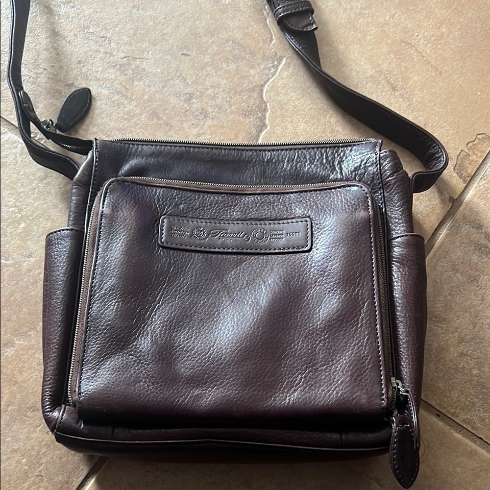 Fossil Dark Brown Leather Crossbody or Shoulder Bag in excellent condition.